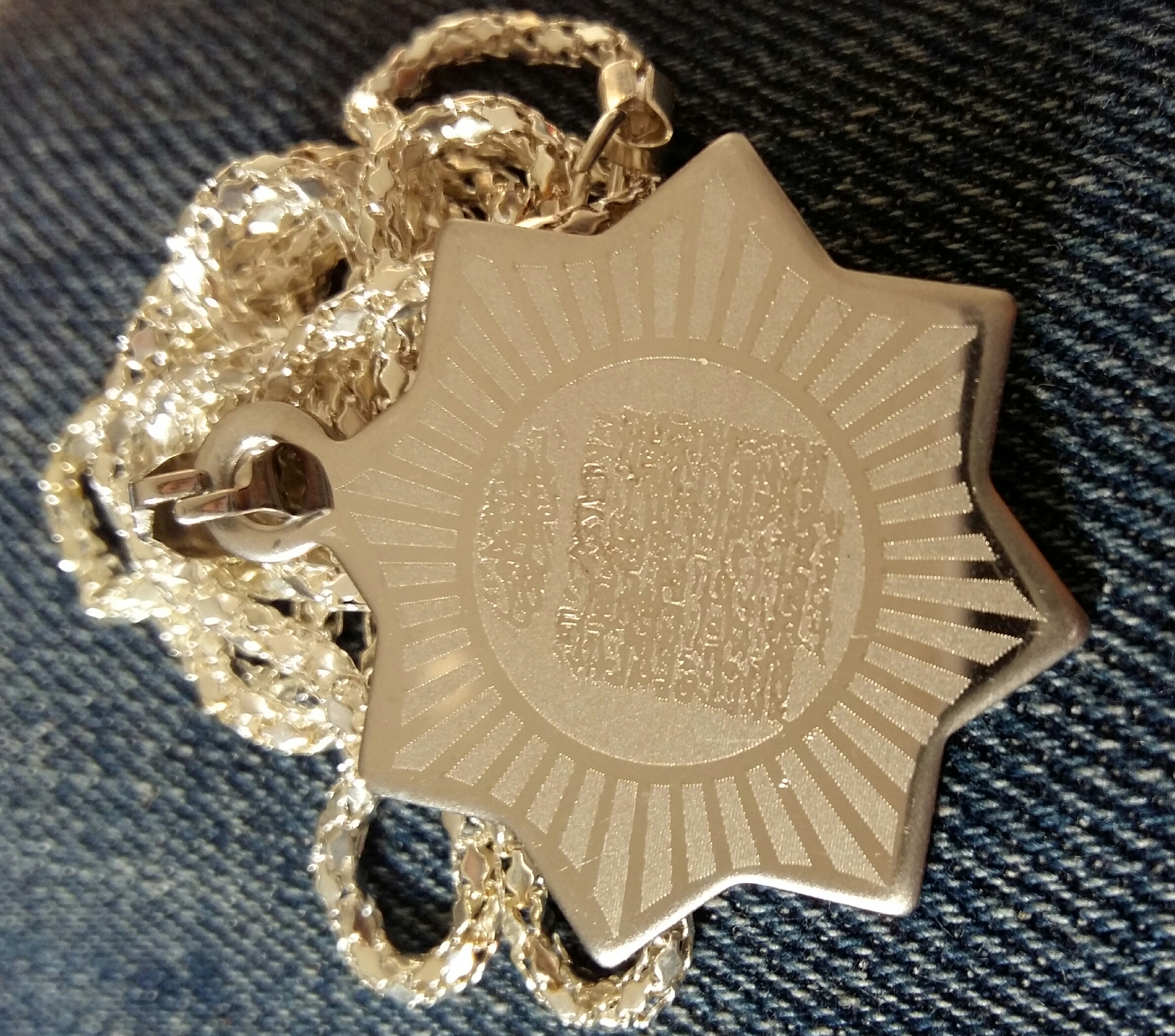 Pendentif forme étoile en acier avec son collier "ayatol Kurssi"